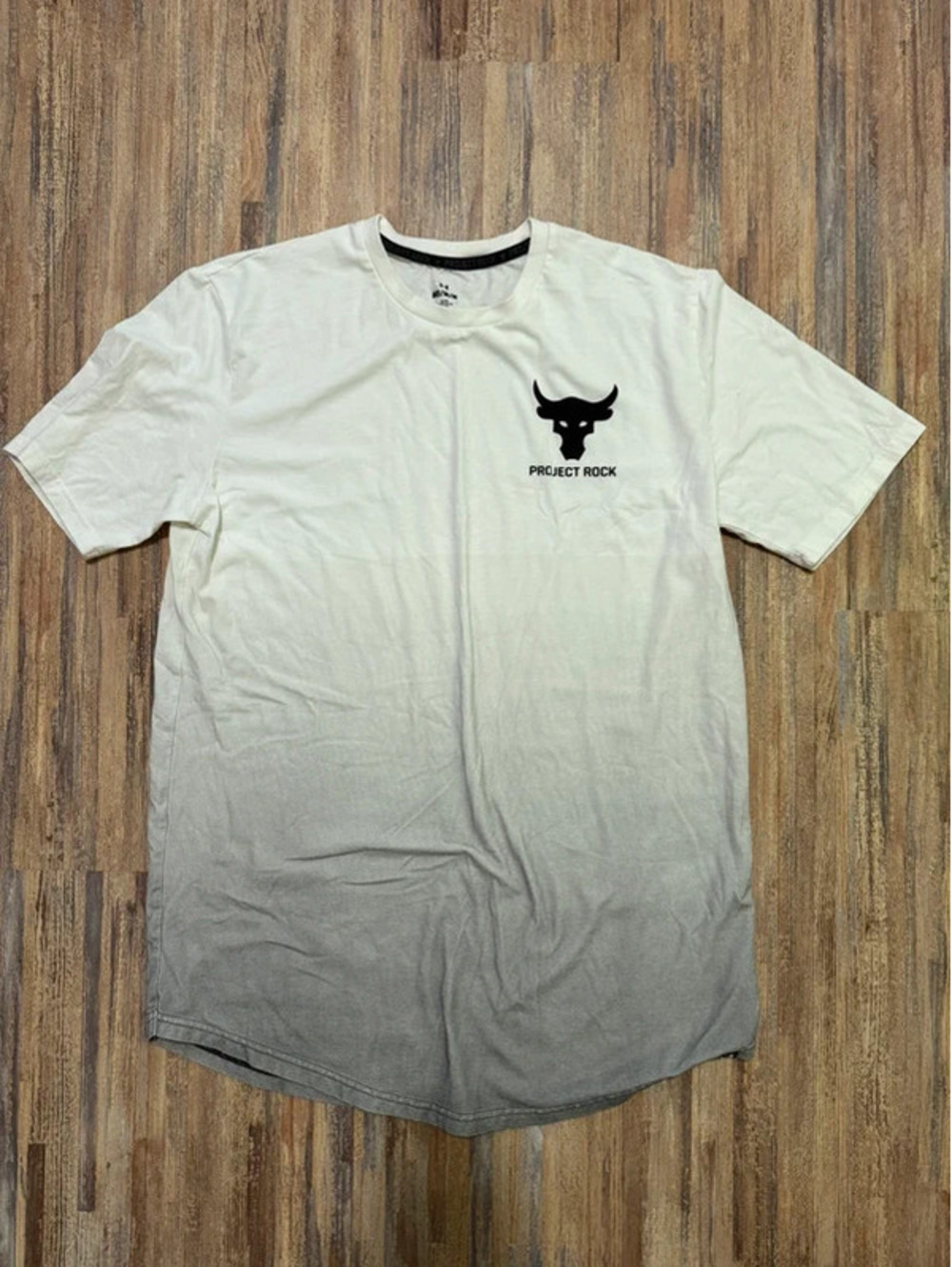 Under armour project rock loos fit size medium t shirt